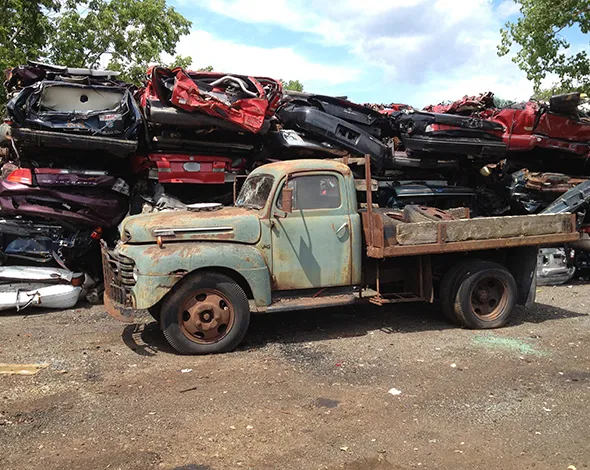 Benefits of hiring junk car buyers in Burlington for easy and profitable car removal.